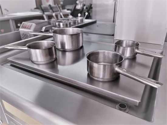 COOKING RANGES, SMART THINKING WITH 'MULTIZONE' FROM CHARVET